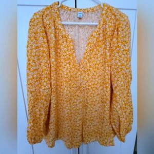 Split-V neck; long sleeves with cuffs.